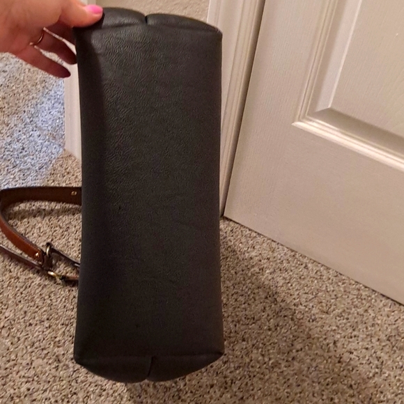 Calvin Klein Reversible Faux Leather Tote Magnetic Closure Gold Tone Hardware - Picture 5 of 9